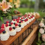 Mini pavlova de frutas vermelhas