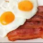 Huevos con Tocineta