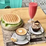Desayuno u once Isis cakes