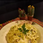 TALLARINE SALSA BECHAMEL Y BACON