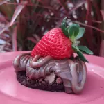 BROWNIE COM BRIGADEIRO