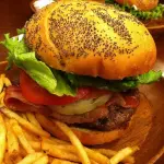 hamburguesa bbq con papas