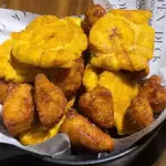 POLLO Y PATACONES