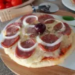 Mini Pizza Calabresa