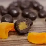 DRAGEADO DAMASCO CHOCOLATE AO LEITE