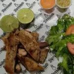 PECHUGUITA CON ENSALADA