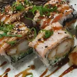 Uramaki Camarão Capa Salmão (10 un)