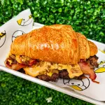 CROISSANT OKLAHOMA BURGER🥐