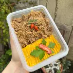 Carne desfiada com purê de cabotiá