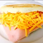 AREPA JAMÓN Y QUESO AMARILLO