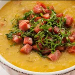 Caldo de mandioquinha com calabresa