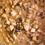 Pollo enchipotlado con champiñones