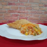 30) Frango, azeitona, tomate, milho e cheddar