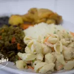 CASADO con pollo en salsa.