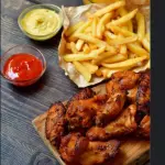 Porção de asinhas de frango ao molho