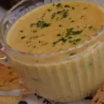 Caldo de Carangueijo com torradas