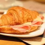 CROISSANT CON JAMÓN