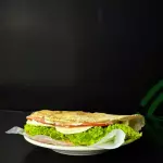 Peito de peru no pão árabe
