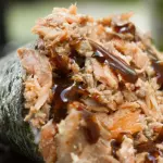 TEMAKI DE SALMÃO GRELH COM SHIMEJI
