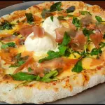 Pizza de Burrata y Jamón Serrano