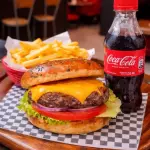 HAMBURGUESA RAMONES-COMBO🍔🍟🥤