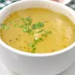 Consome de pollo