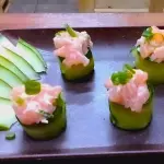 gunkan de pepino com salmão ( 1 uni)