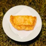 Empanada de Camaron Queso