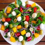 Salada completa com tomate seco