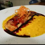 SALMON AL MERLOT