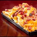 Batata Frita com Cheddar e Bacon