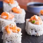 Uramaki gunkan batida de salmão(4un)