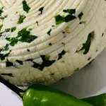 QUESADILLA DE QUESO CON RAJAS Y EPAZOTE