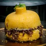 CUSCUZ COM CARNE DE SOL E QUEIJO