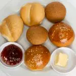 Canasta de mini panes