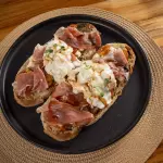 MONTADITO DE SERRANO Y BURRATA