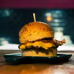 Yiuesey (USA) Burger