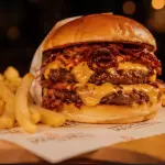 cheddar duplo bacon + fritas