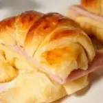 Medialunas con Jamon y Queso