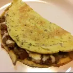 CREPIOCA DE CARNE E QUEIJO