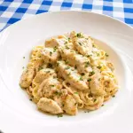 Pasta alfredo con pollo