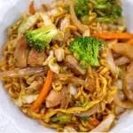 YAKISOBA FRANGO