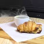 CROISSANT JAMÓN Y QUESO