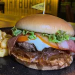 BACON CHILLI BURGER & PAPAS