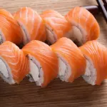 Sake Rolls (env. en Salmón) 10 pza
