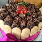 Bolo biscuit de nutella e morangos