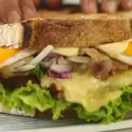 Sándwich de milanesa de res