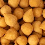 Porção de mini salgadinho