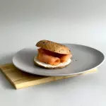 Bagel Masa Madre Salmón, queso vegan