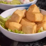 CUBO DE TOFU CON PESCADO 鱼豆腐